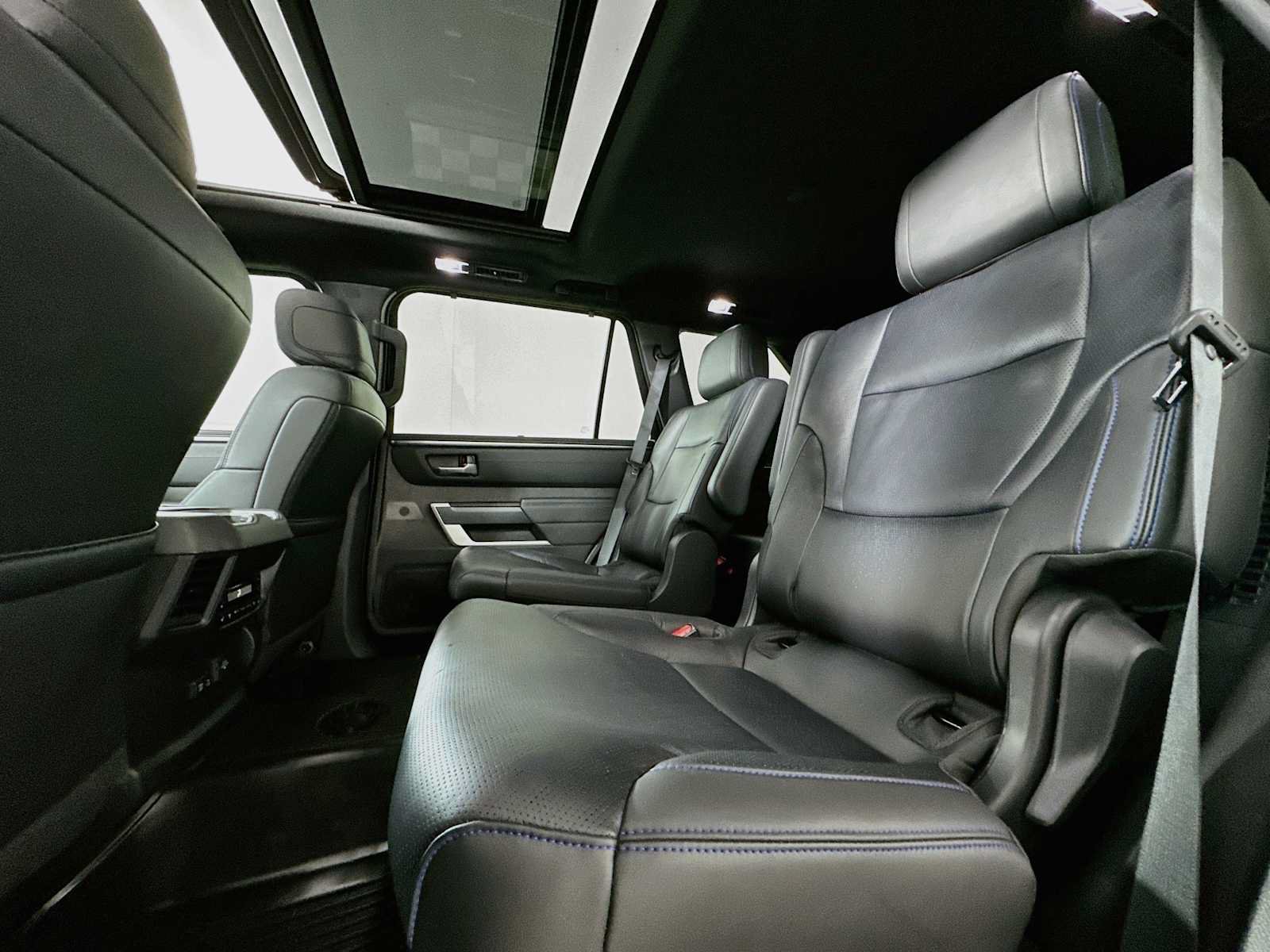 Used 2024 Toyota Sequoia Platinum AWD/4WD image 23