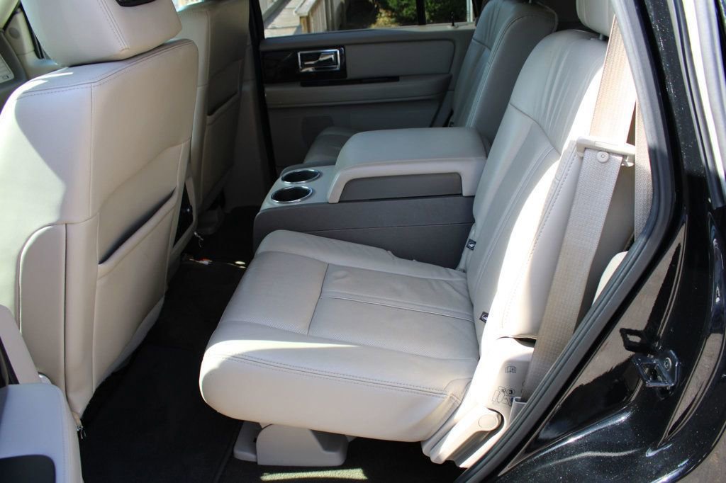 Used 2015 Lincoln Navigator 2WD image 19