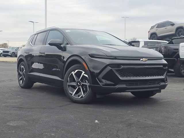 New 2026 Chevrolet Equinox EV LT image 2
