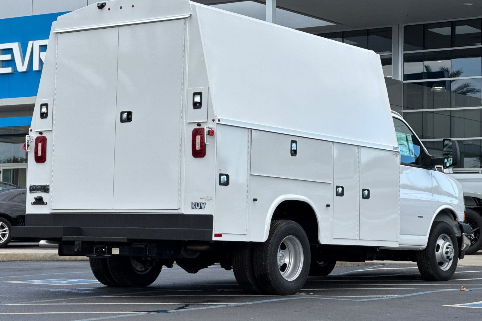 New 2024 Chevrolet Express 3500 w/ Power Convenience Package image 3