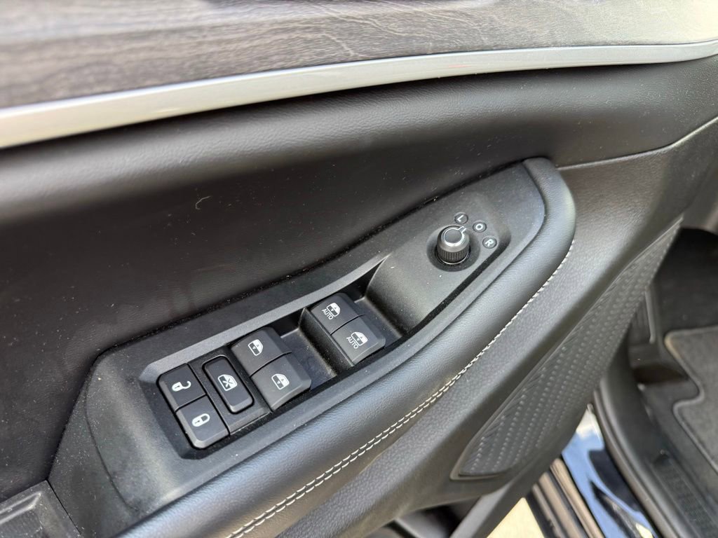 Used 2023 Jeep Grand Cherokee L Limited AWD/4WD image 11