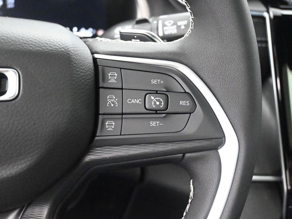 New 2025 Jeep Grand Cherokee Laredo X w/ Luxury Tech Group I image 23