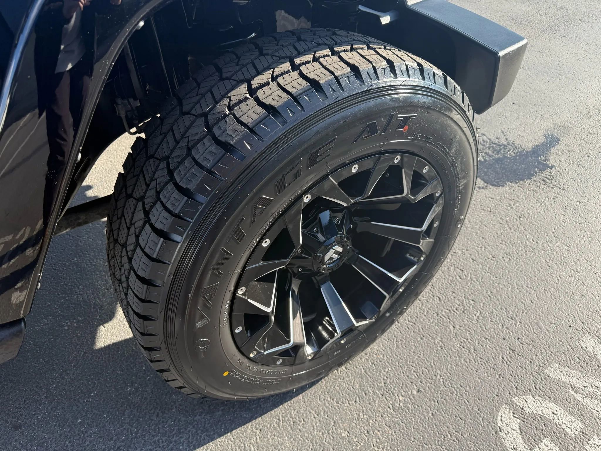 Used 2018 Jeep Wrangler Unlimited Sahara w/ Connectivity Group image 12