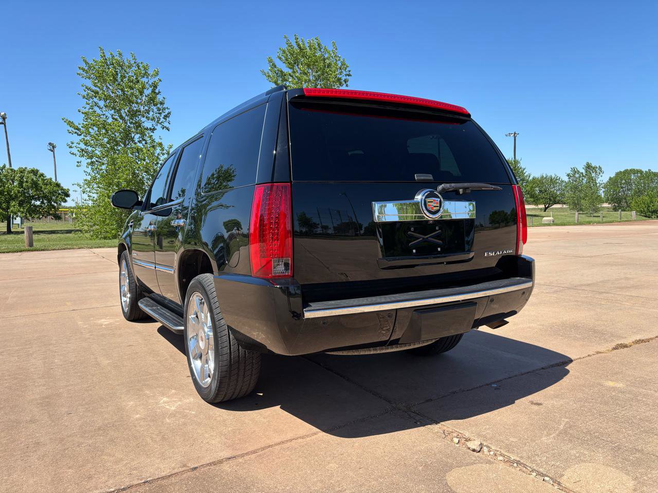 Used 2014 Cadillac Escalade Luxury RWD image 7