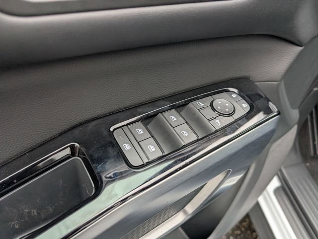 New 2025 Nissan Pathfinder SL w/ Black Appearance Package image 16