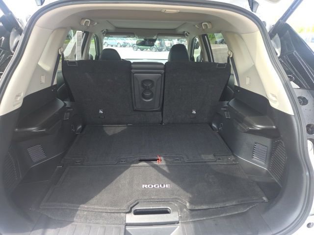Used 2017 Nissan Rogue SL w/ SL Premium Package FWD image 11