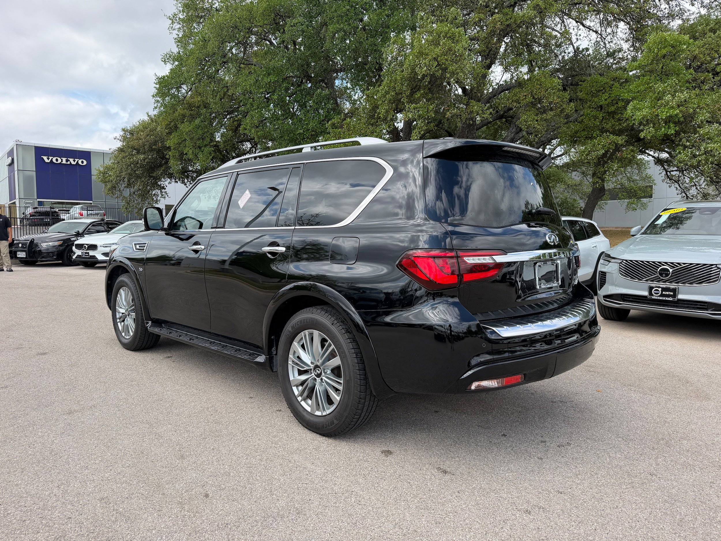 Used 2019 INFINITI QX80 Luxe RWD image 4