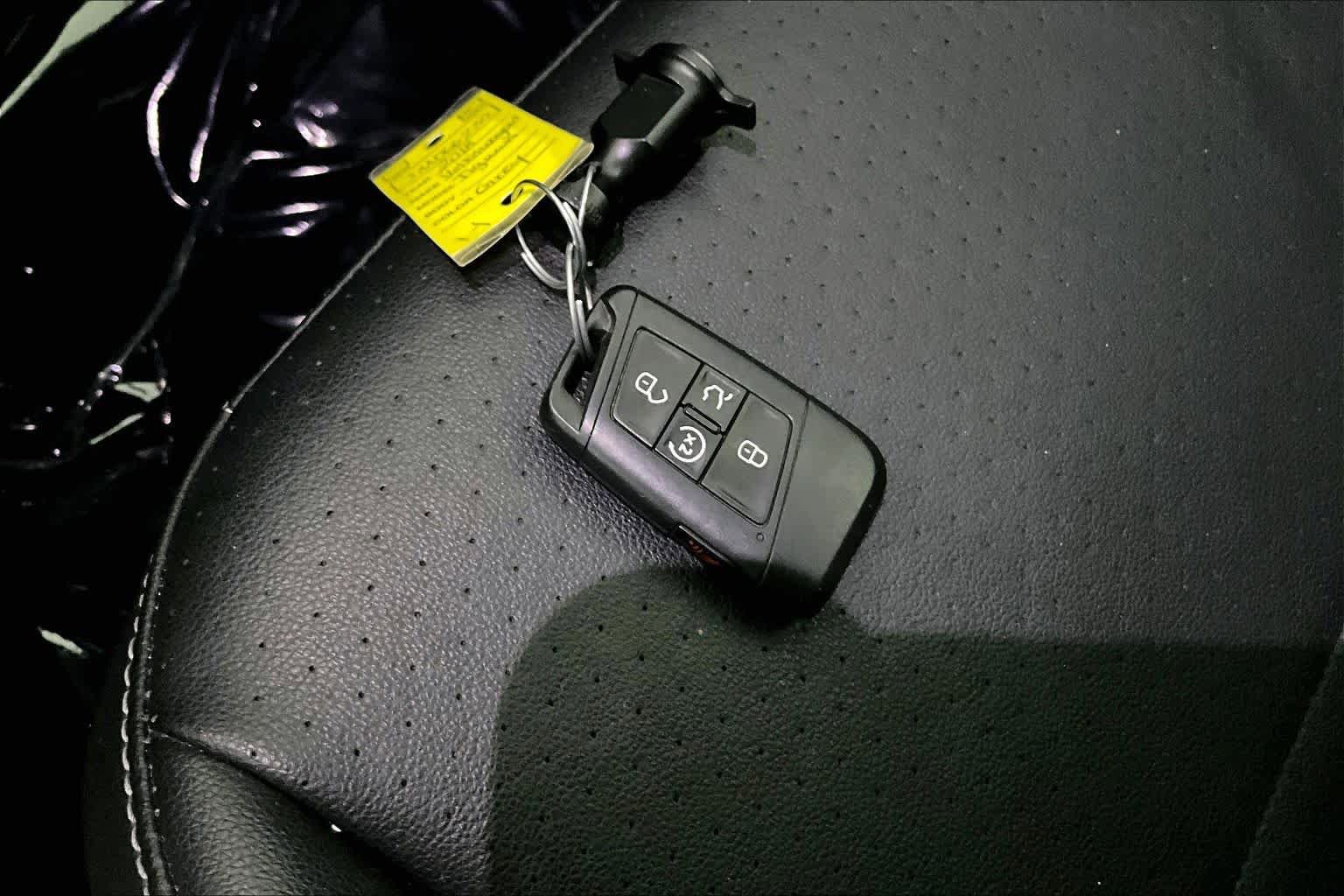 Used 2018 Volkswagen Tiguan SEL AWD/4WD image 15