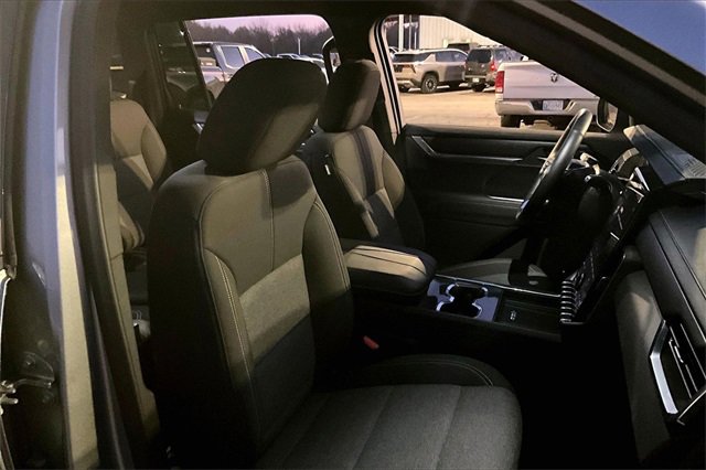 Used 2025 GMC Acadia Elevation image 30