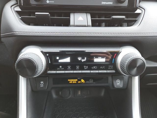 Used 2022 Toyota RAV4 LE image 16