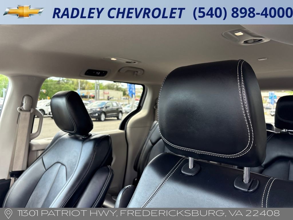 Used 2024 Chrysler Pacifica Touring-L FWD image 4