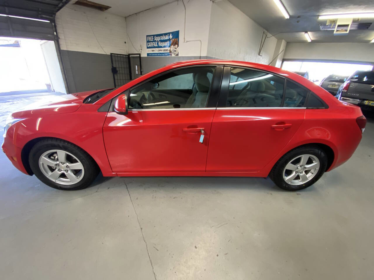Used 2016 Chevrolet Cruze LT w/ Technology Package image 21