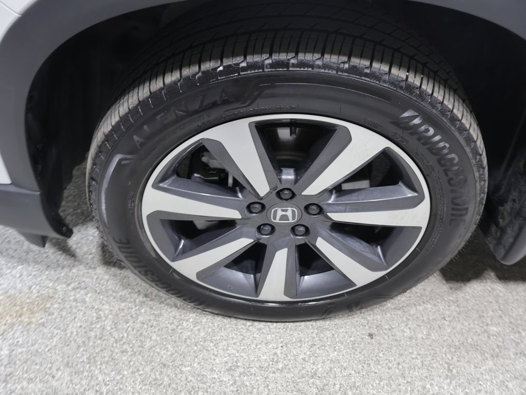 Used 2025 Honda Pilot Touring image 9