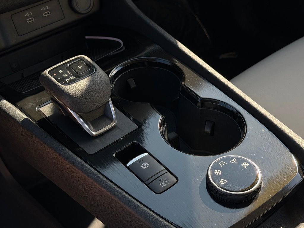 Used 2025 Nissan Rogue SL w/ Tech Package image 40