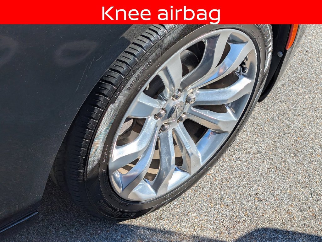 Used 2020 Chrysler 300 Touring w/ Chrome Appearance Package RWD image 28