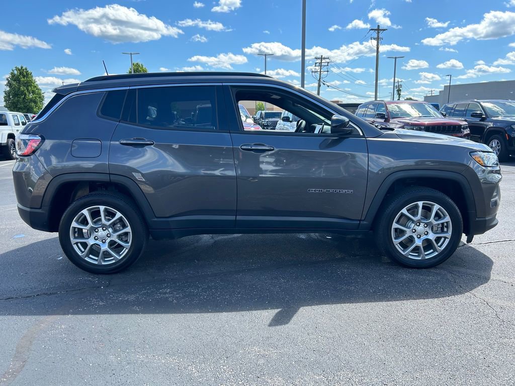 Used 2023 Jeep Compass Latitude AWD/4WD image 8