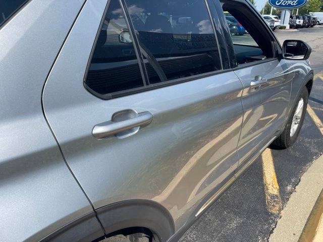 Used 2020 Ford Explorer XLT AWD/4WD image 3