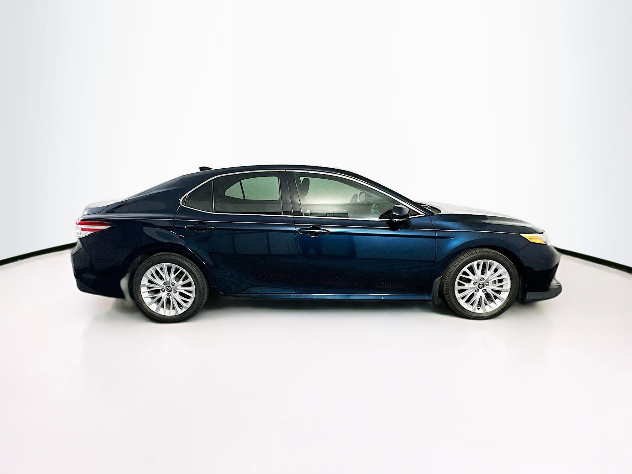 Used 2019 Toyota Camry XLE FWD image 10