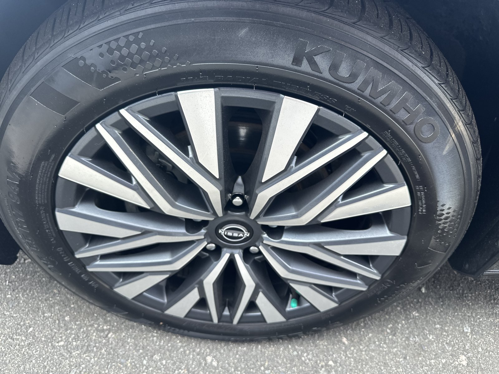 Used 2025 Nissan Altima 2.5 SV FWD image 26