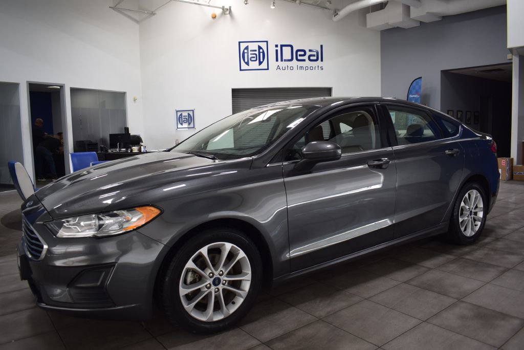 Used 2020 Ford Fusion SE image 1