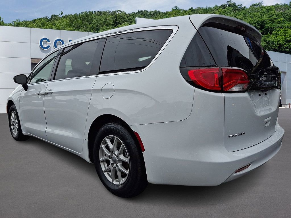 Used 2024 Chrysler Voyager LX image 4