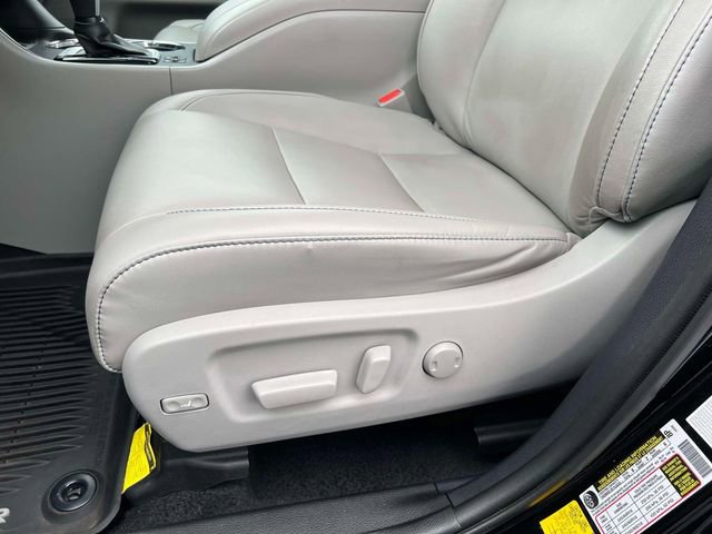 Used 2019 Toyota Highlander XLE AWD/4WD image 27
