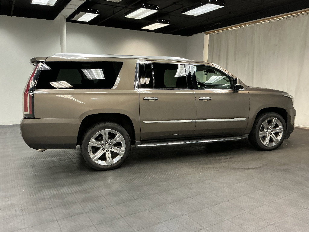 Used 2016 Cadillac Escalade ESV Luxury AWD/4WD image 6