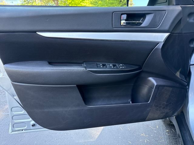 Used 2013 Subaru Outback 2.5i Premium AWD/4WD image 11