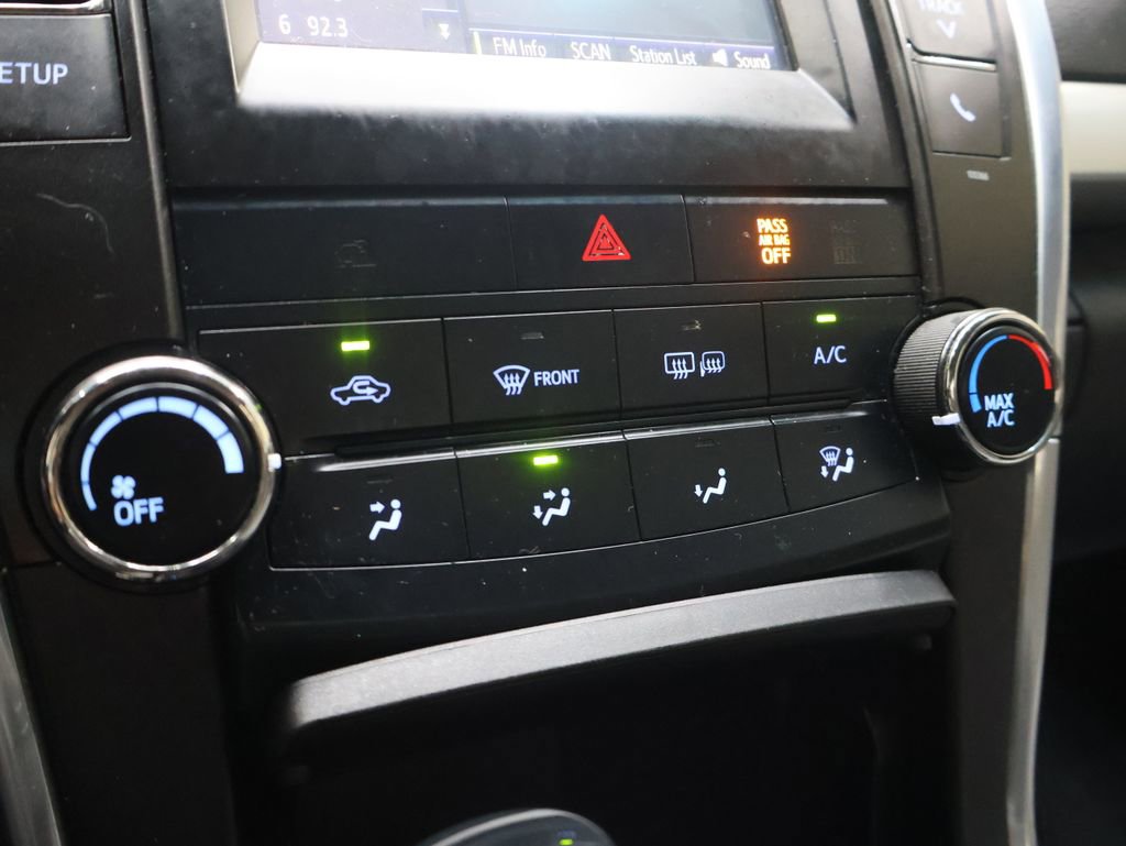 Used 2015 Toyota Camry SE FWD image 27