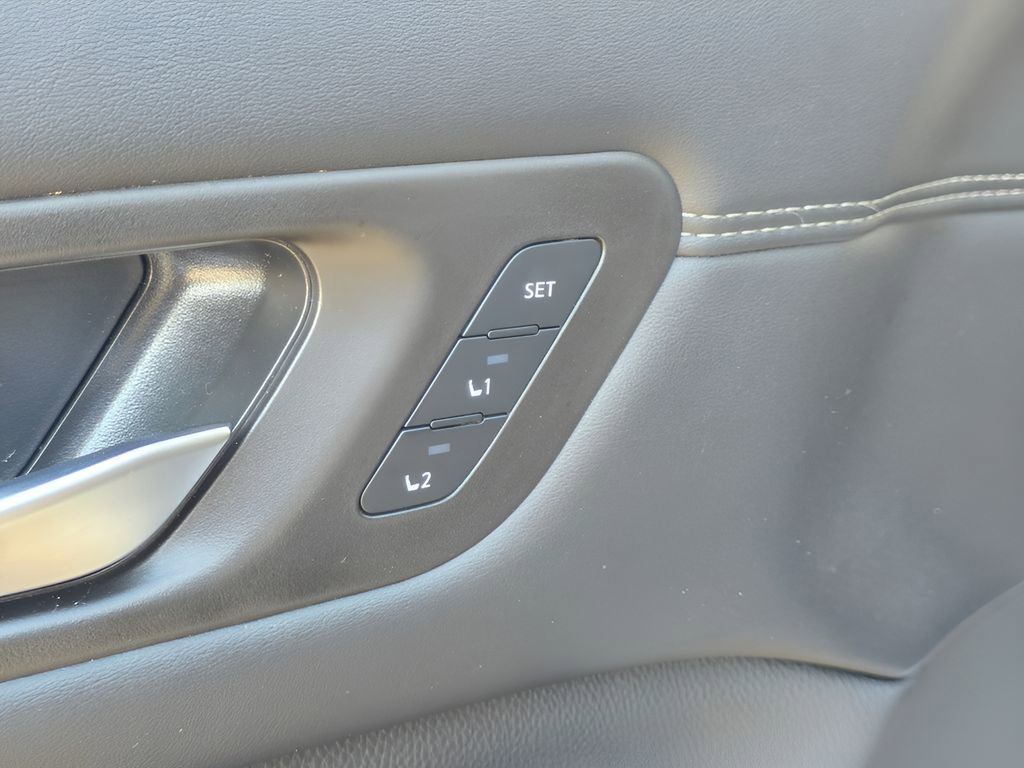 Used 2025 Nissan Pathfinder Platinum w/ Cargo Package image 19