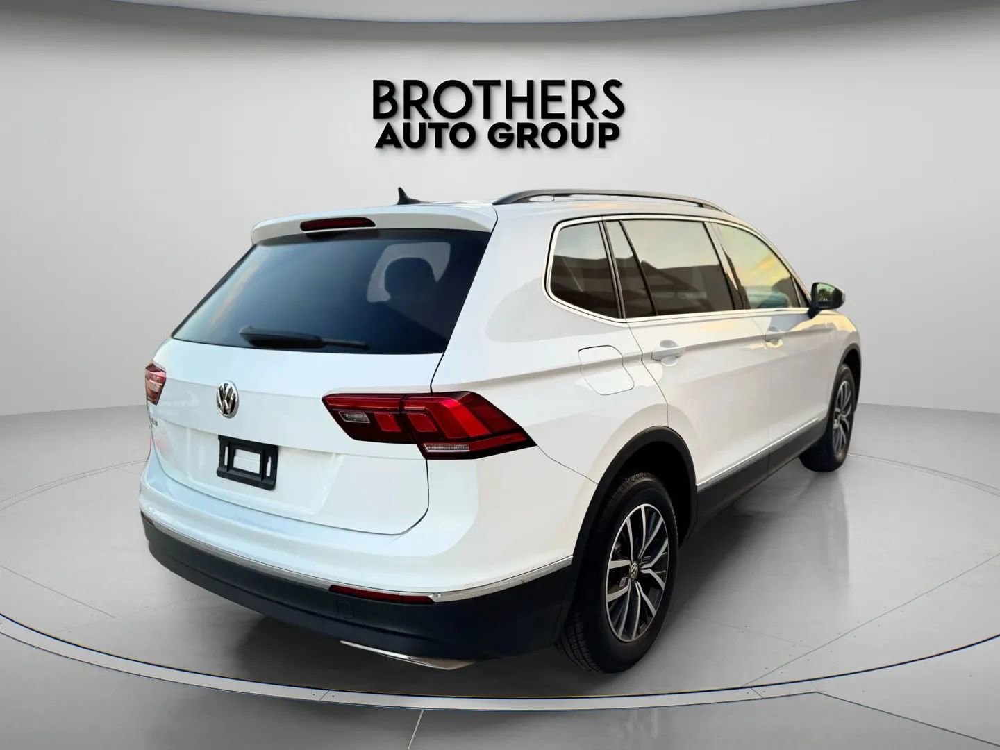 Used 2020 Volkswagen Tiguan SEL image 17