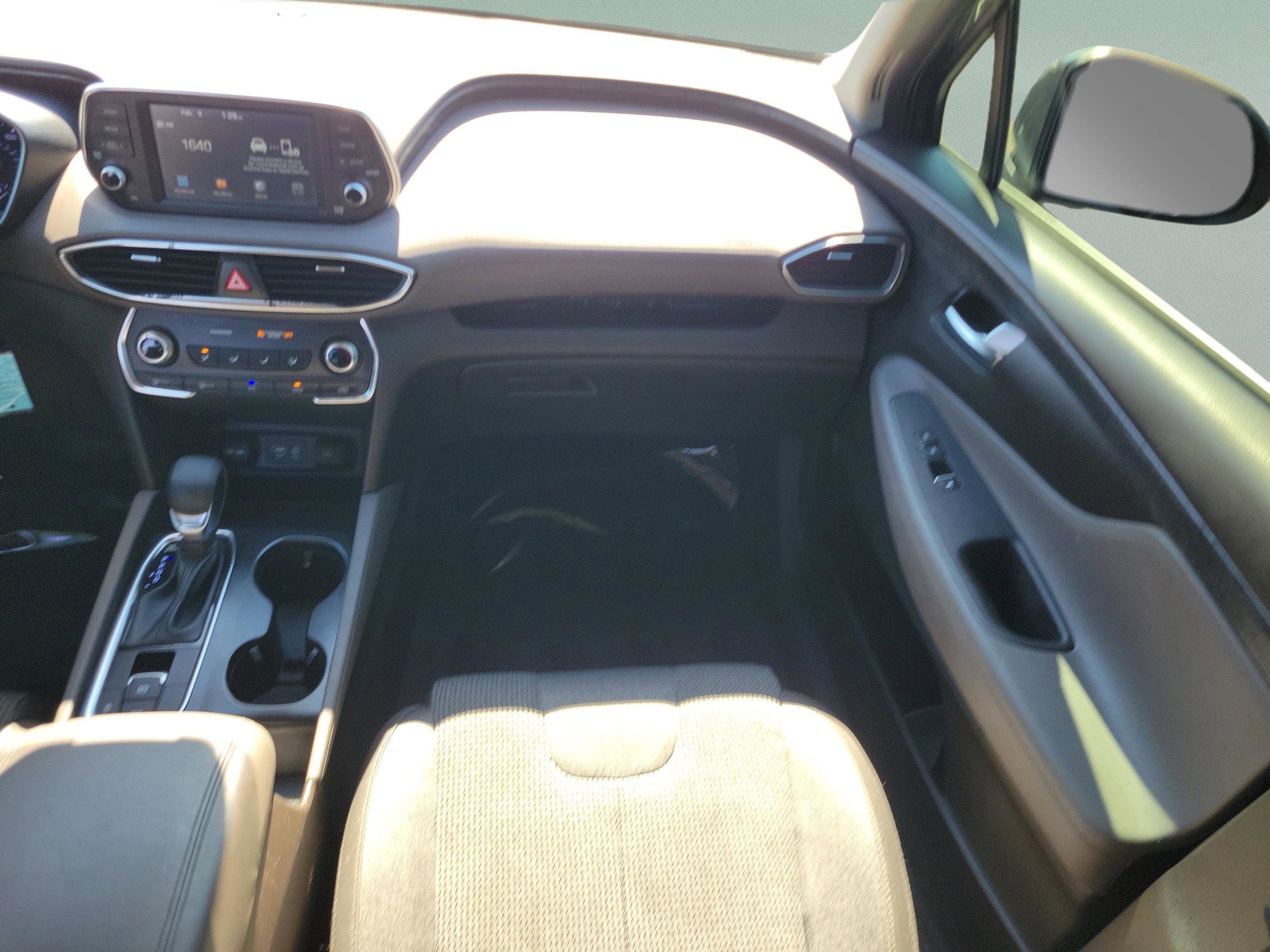 Used 2019 Hyundai Santa Fe SE image 16