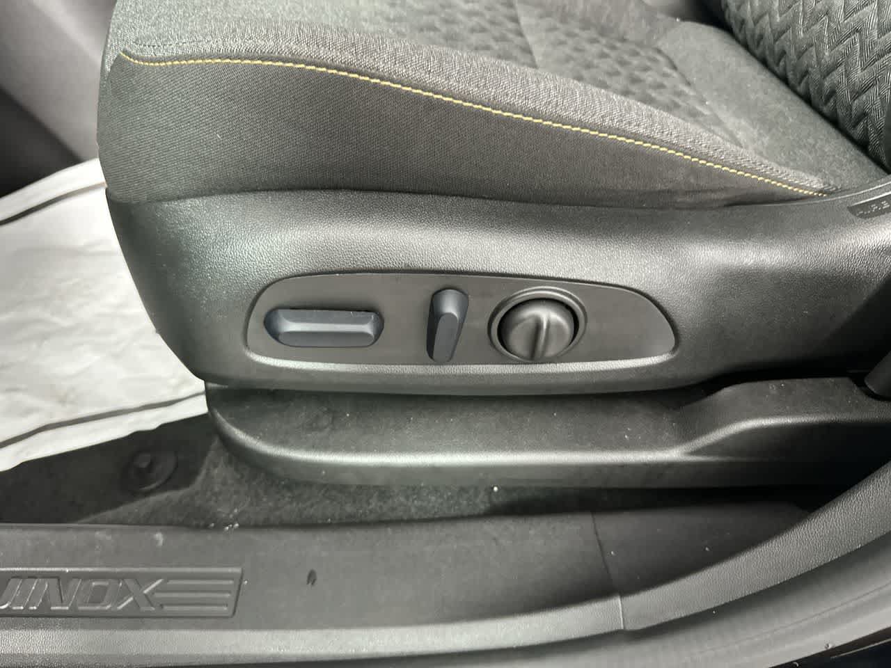 Used 2024 Chevrolet Equinox LT FWD image 12