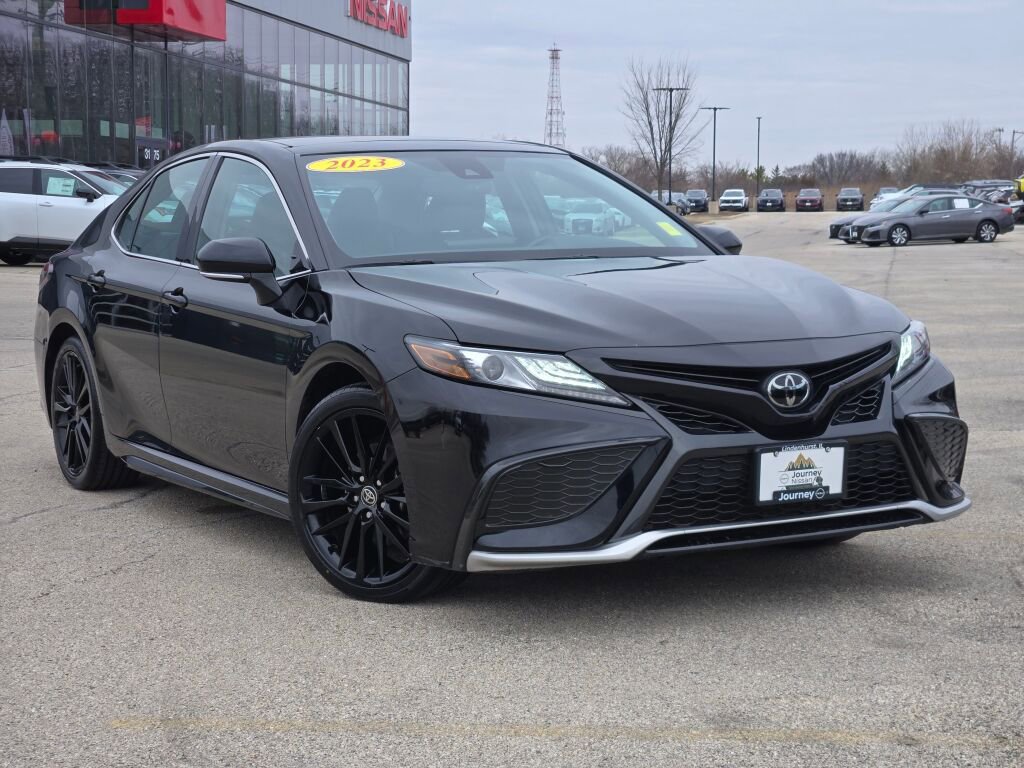 Used 2023 Toyota Camry XSE image 3