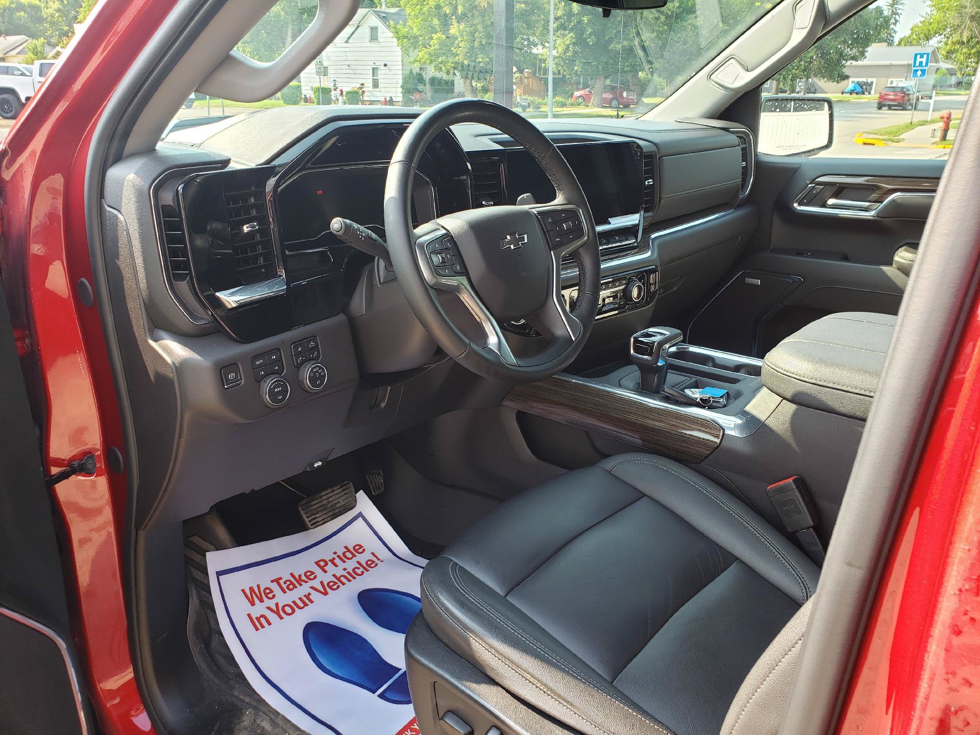 Used 2024 Chevrolet Silverado 1500 LT Trail Boss w/ LT Trail Boss Premium Package AWD/4WD image 9