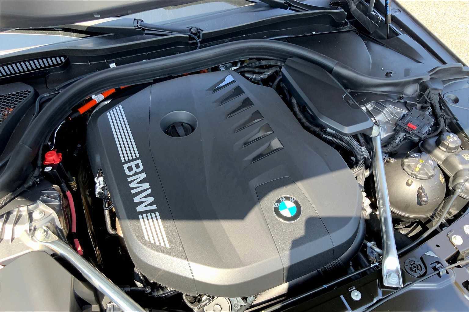 New 2026 BMW 550e xDrive w/ Executive Package image 17