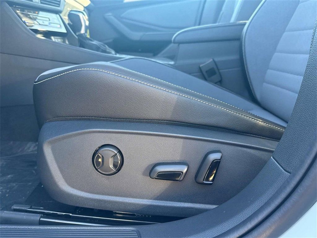 New 2026 Volkswagen Jetta SE FWD image 14