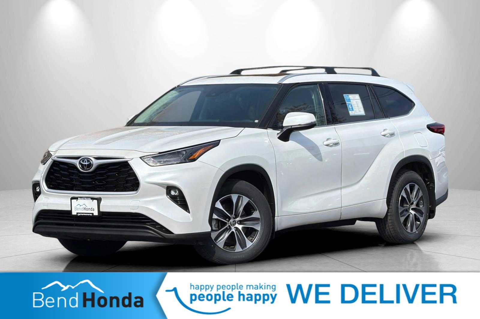 Used 2022 Toyota Highlander XLE AWD/4WD image 1