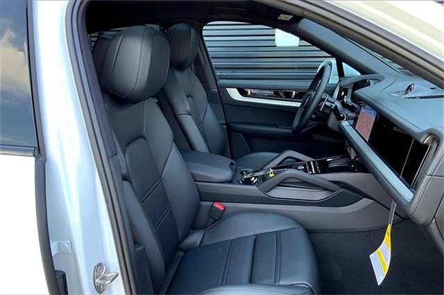 New 2025 Porsche Cayenne Coupe image 25