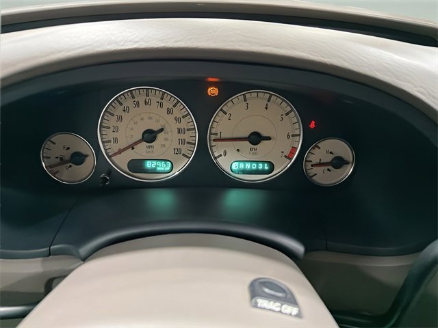 Used 2003 Chrysler Town & Country Limited image 18