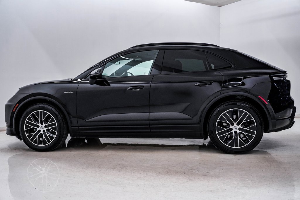 Certified 2025 Porsche Macan Electric image 2