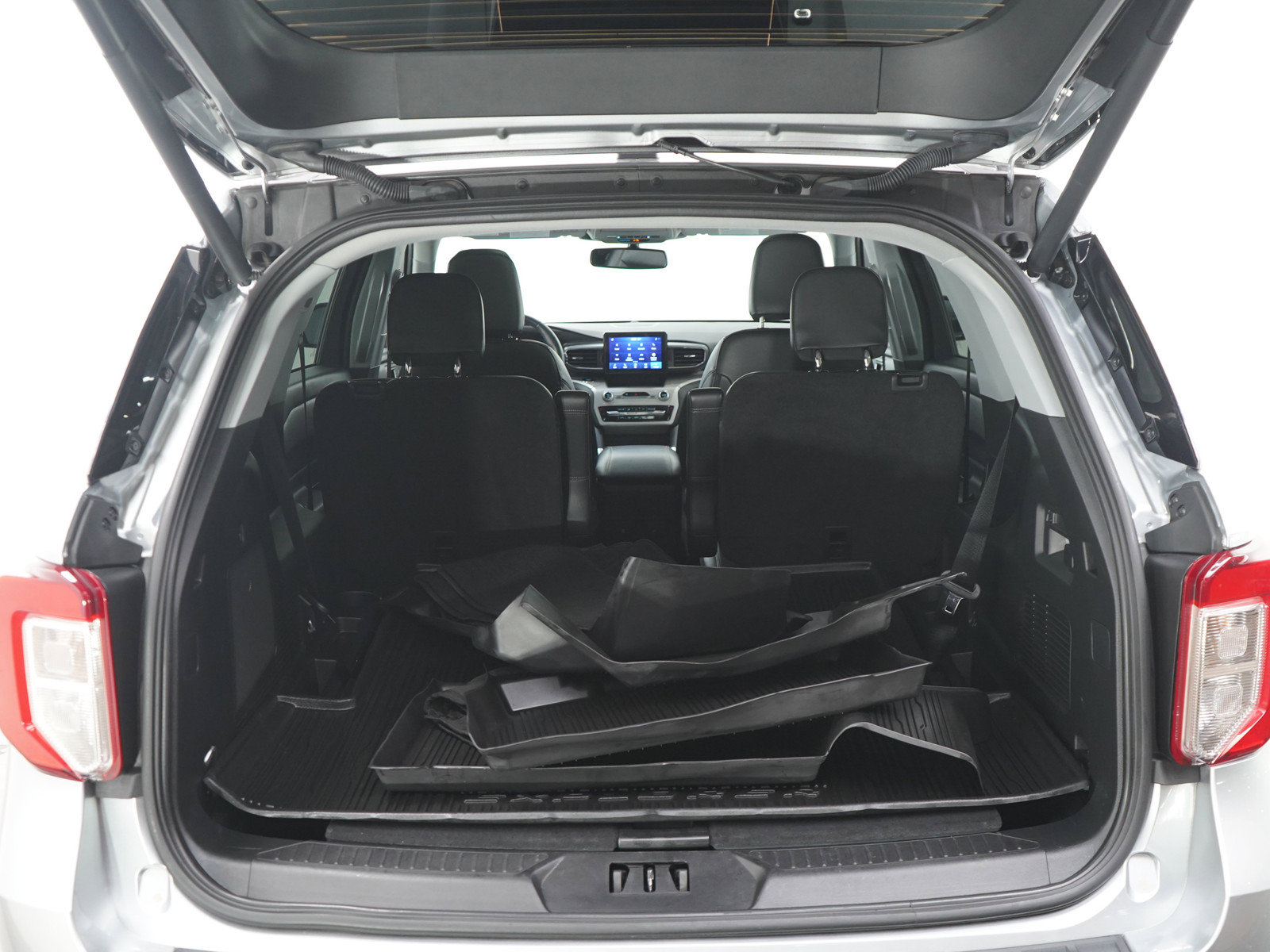Used 2024 Ford Explorer XLT w/ Equipment Group 202A AWD/4WD image 16