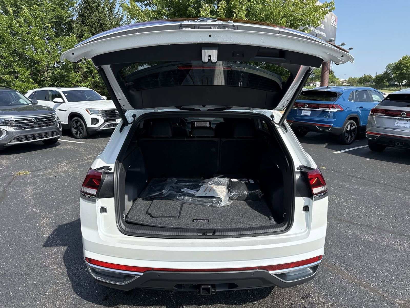 New 2025 Volkswagen Atlas Cross Sport SEL image 25