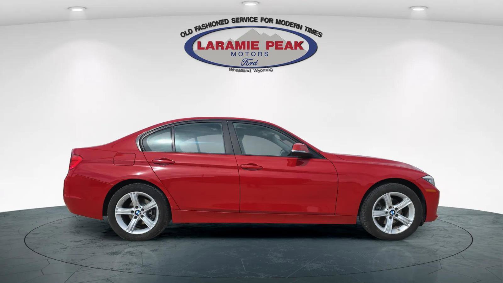 Used 2015 BMW 320i xDrive Sedan AWD/4WD image 2