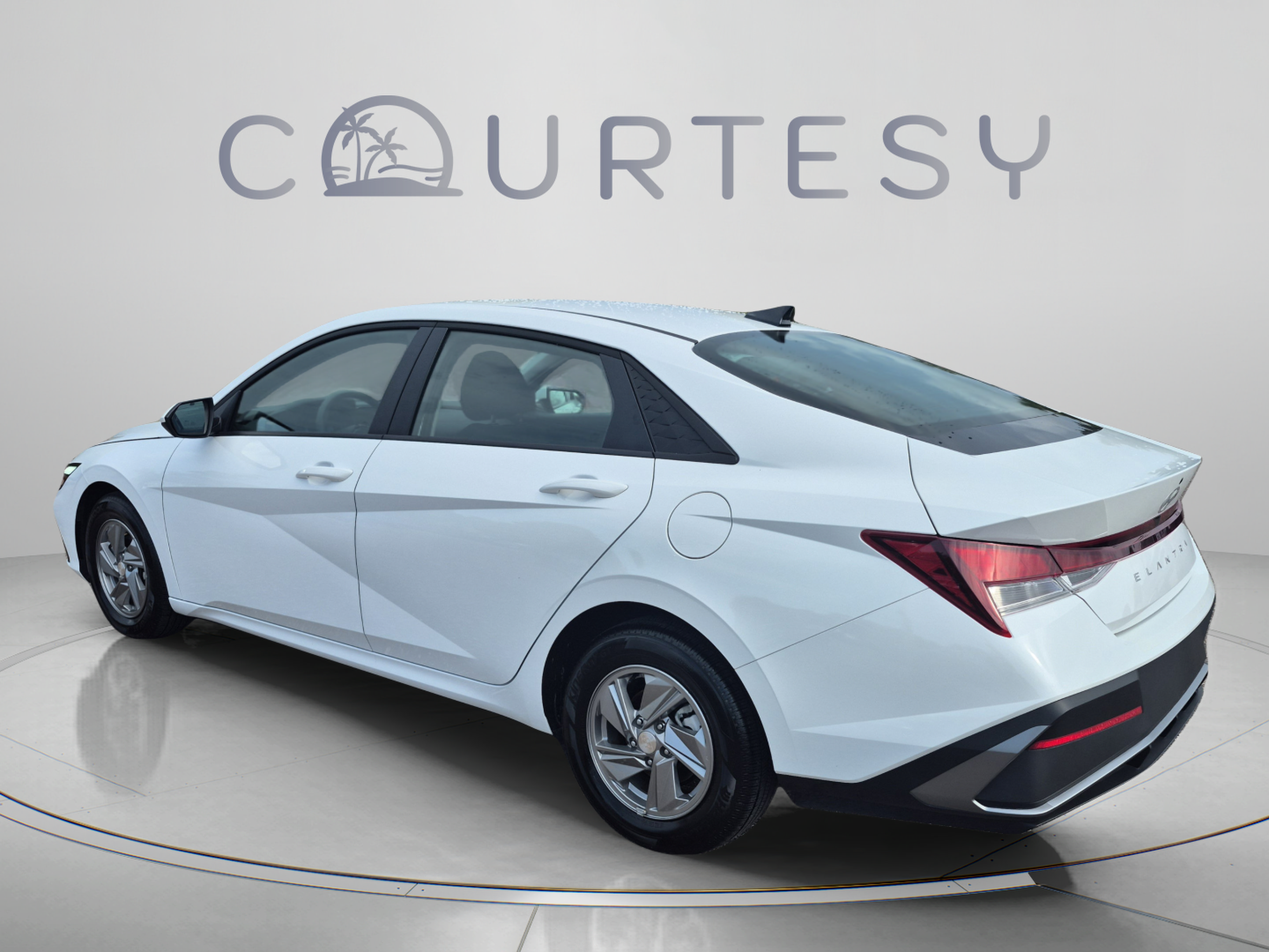Certified 2025 Hyundai Elantra SE FWD image 3