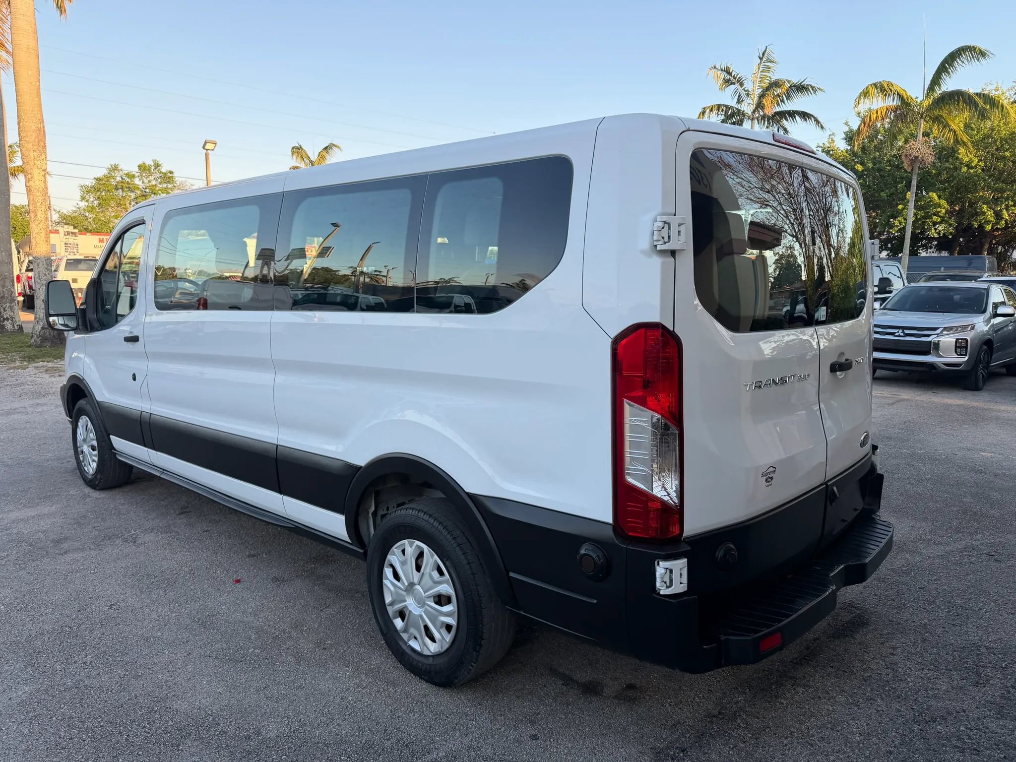 Used 2019 Ford Transit 350 XLT image 5
