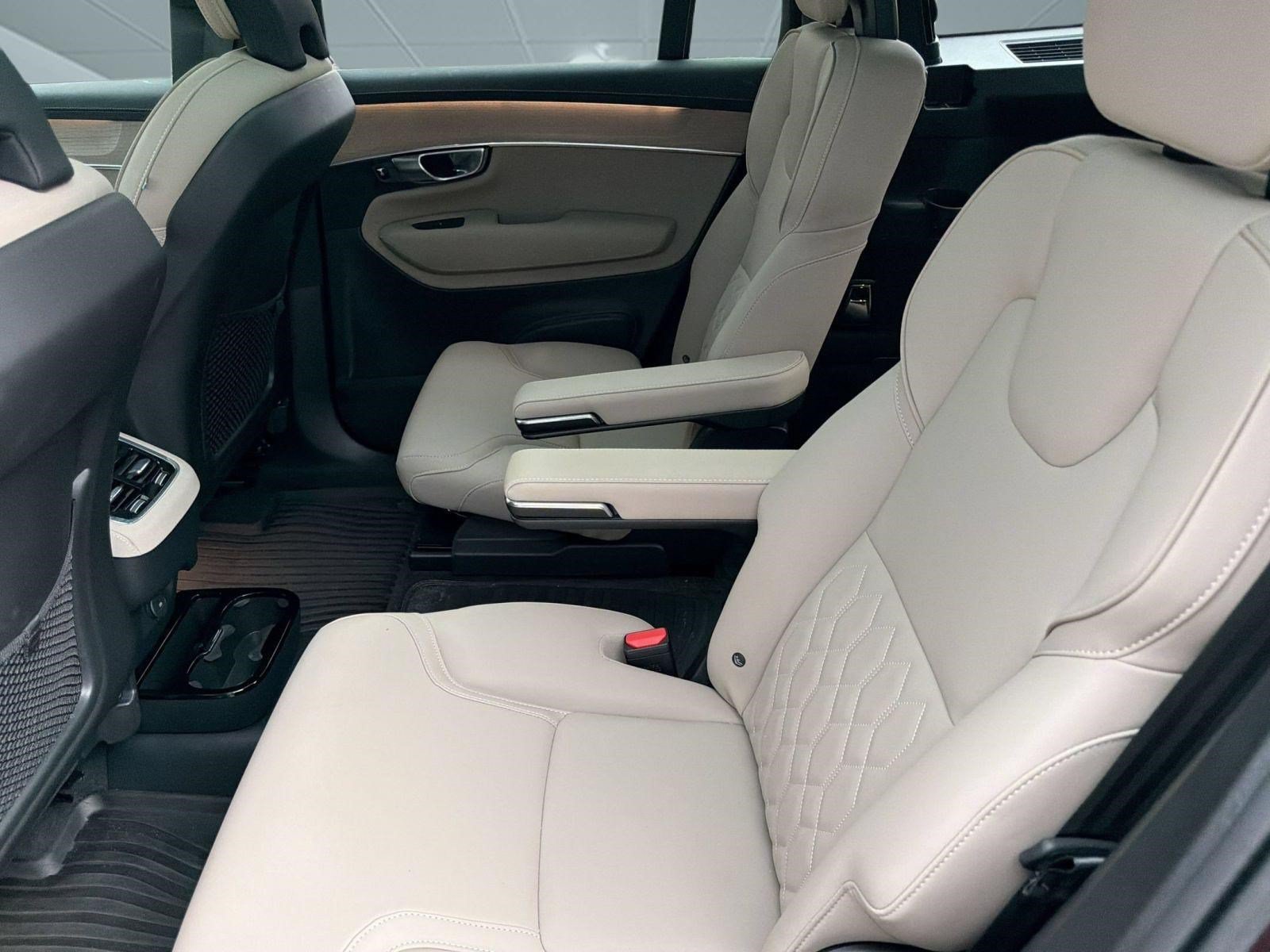 Certified 2025 Volvo XC90 B5 Plus w/ Protection Package Premier AWD/4WD image 22