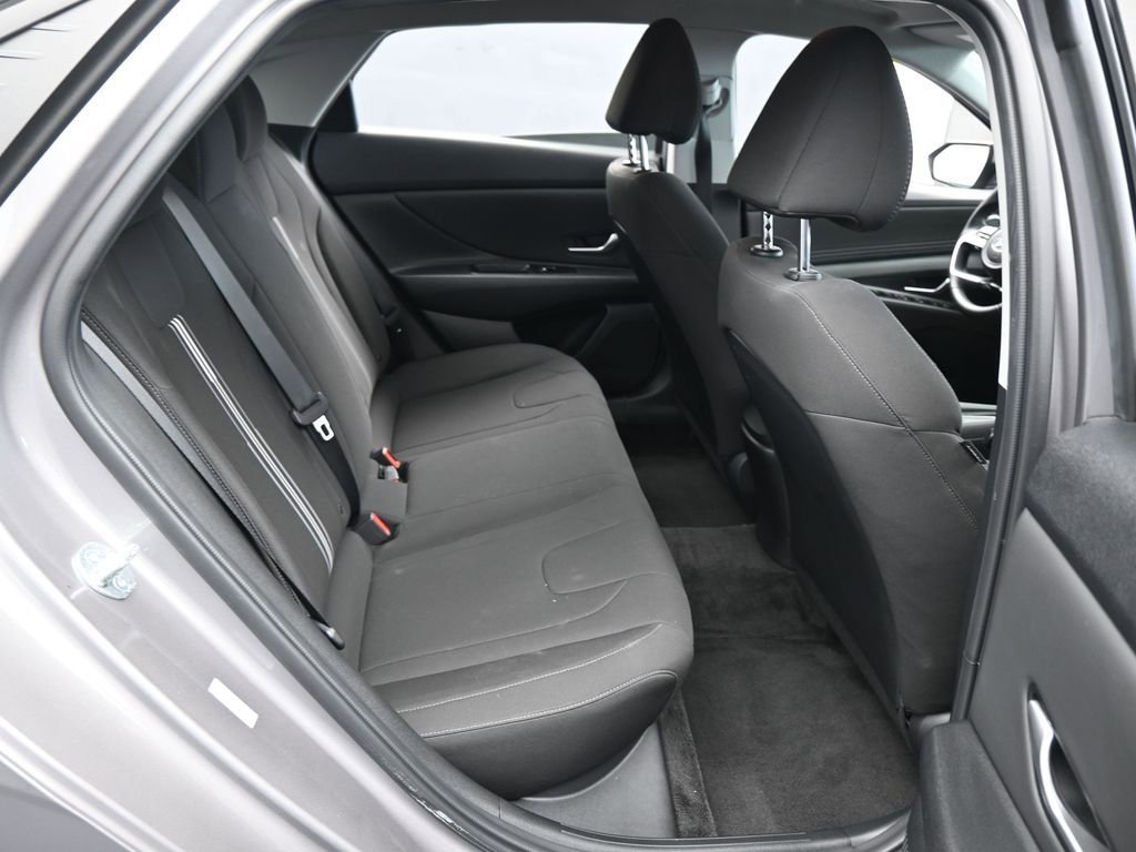 Used 2023 Hyundai Elantra SEL w/ Convenience Package image 35