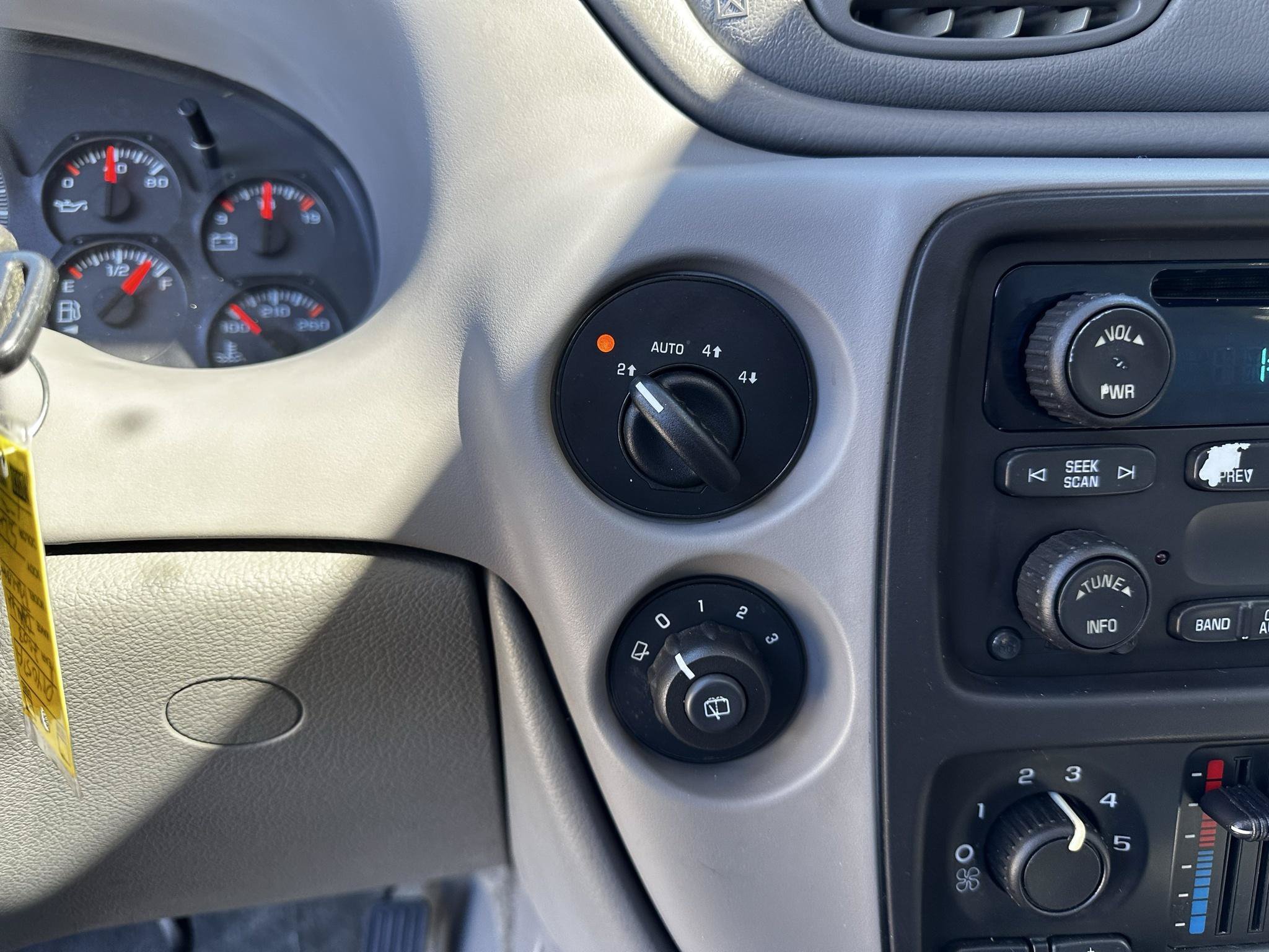 Used 2008 Chevrolet TrailBlazer LT w/ Sun And Sound Package AWD/4WD image 16