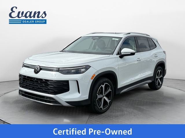 Used 2025 Volkswagen Tiguan SE w/ Panoramic Sunroof Package image 1